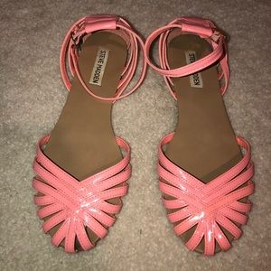 Steve maddens flat sandals